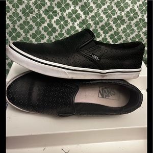 Woman’s Black Vans in 8.5